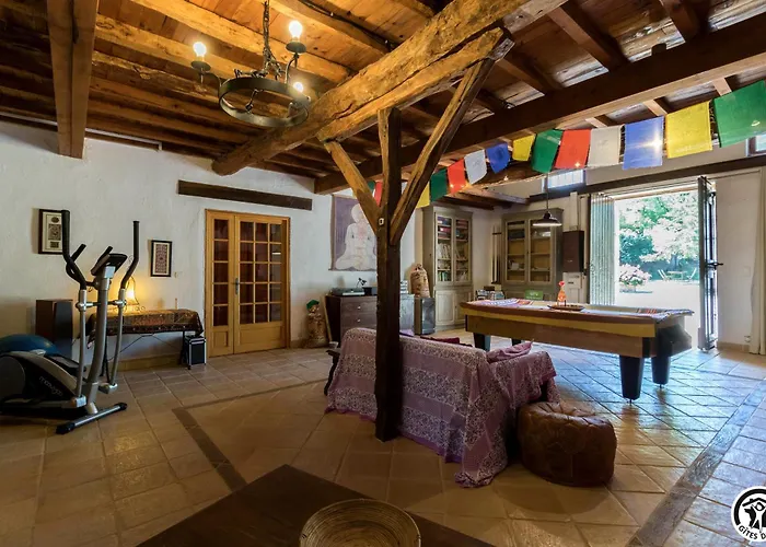 Grand De Charme 190 M2 Avec Billard, Jardin Et Cheminée- Idéal Familles Ou Entre Amis - Proche Canal Du Midi Hébergement de vacances Lagarde (Haute-Garonne)